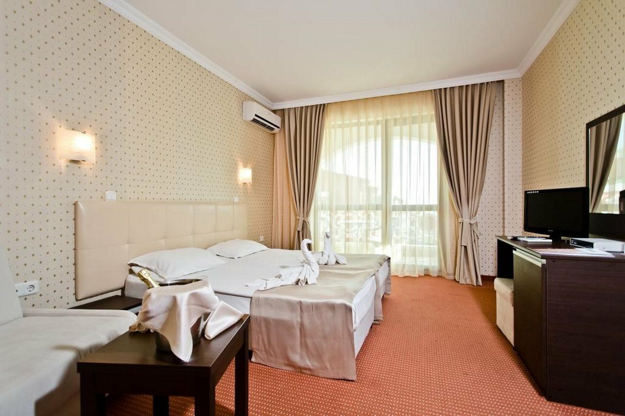 Saint George Palace Hotel Свети-Влас Экстерьер фото